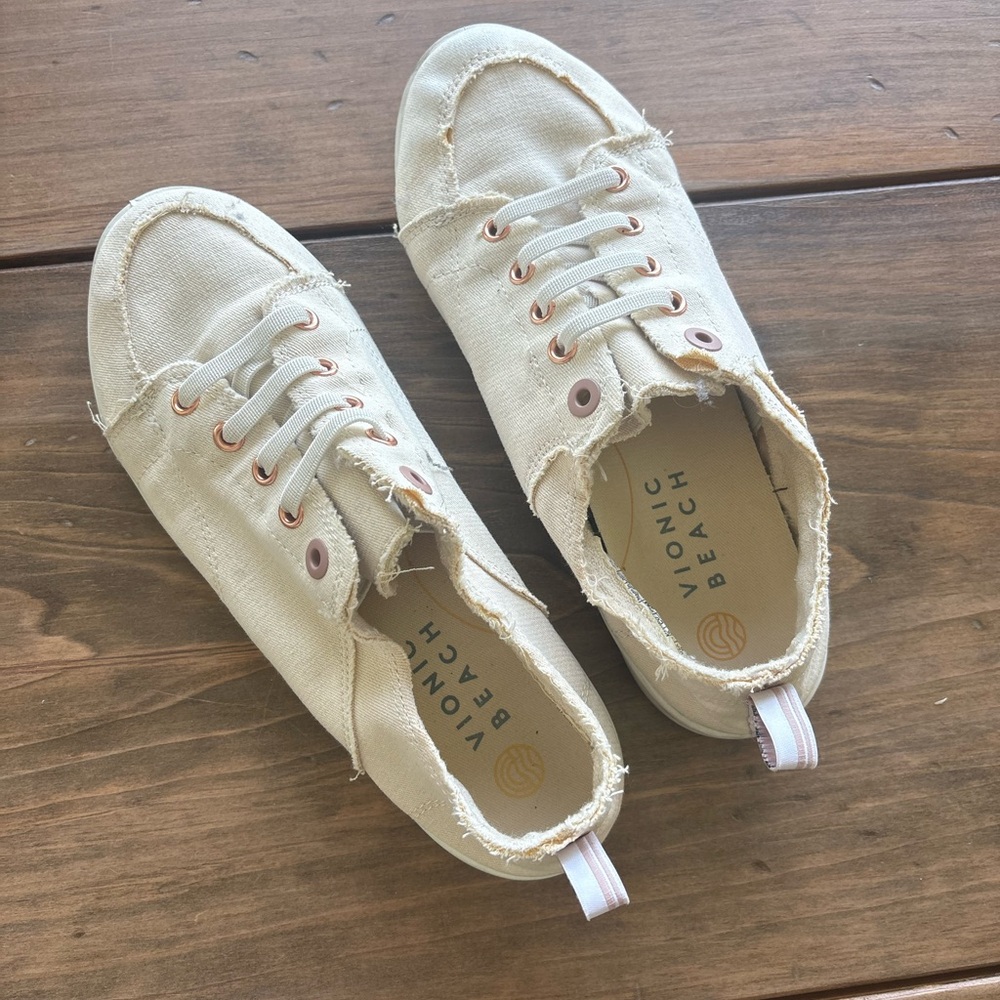 Vionic pismo beach slip on sneaker